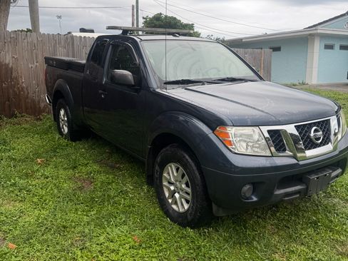 Used 2018 Nissan Frontier SV AWD/4WD image 5