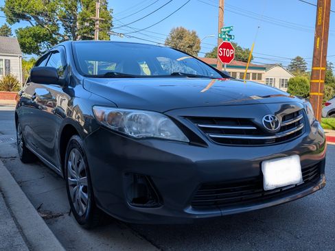 Used 2013 Toyota Corolla LE FWD image 10