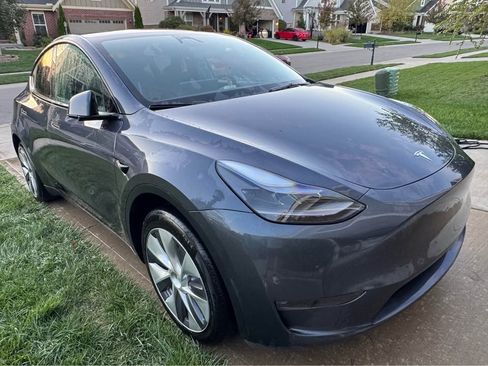 Used 2023 Tesla Model Y Long Range image 2