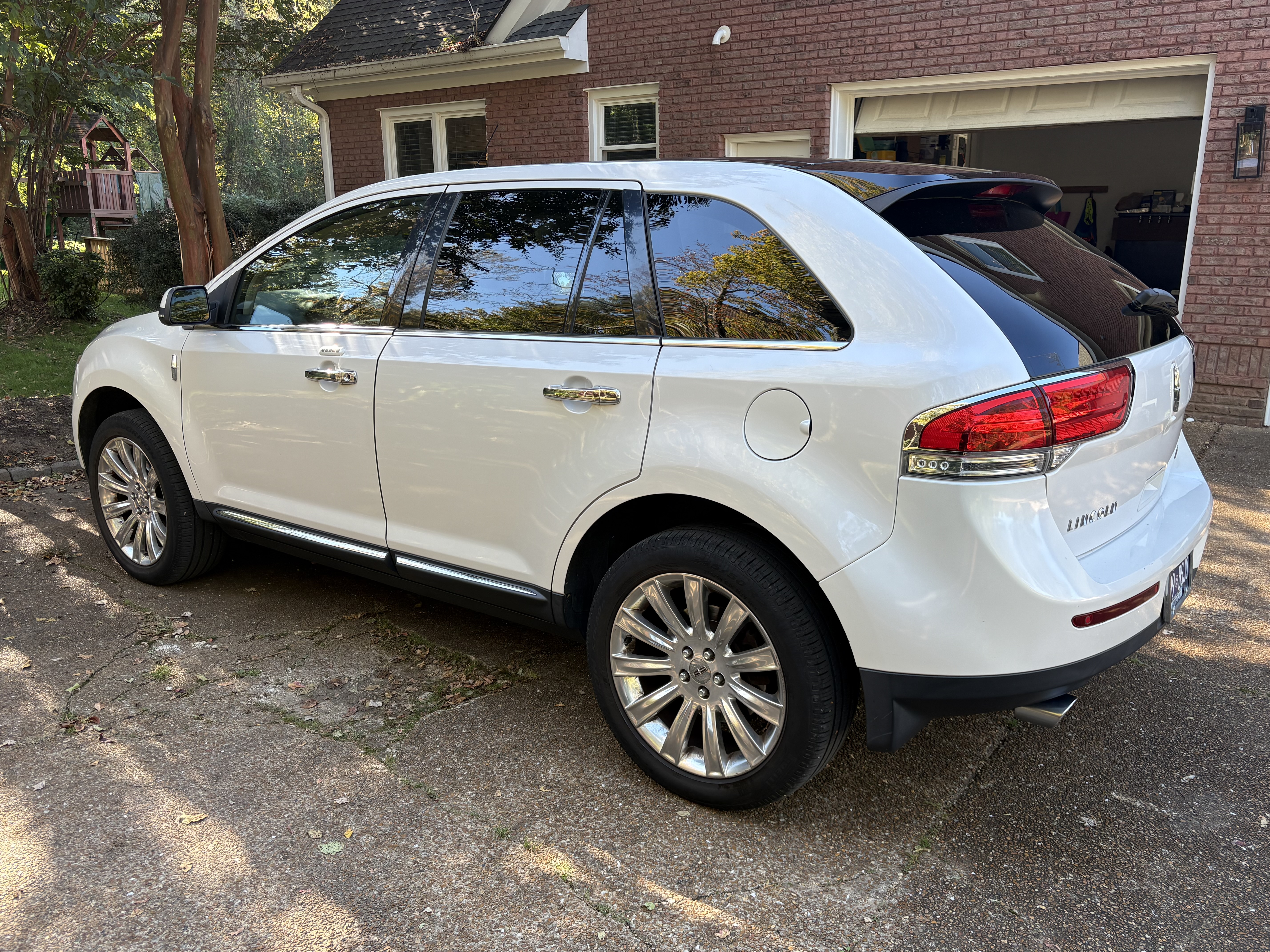 Used 2015 Lincoln MKX FWD w/ Equipment Group 102A image 8