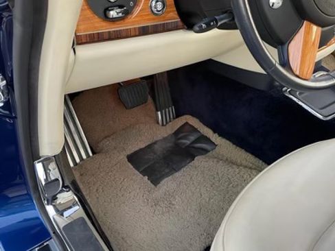 Used 2010 Rolls-Royce Phantom Drophead Coupe image 2