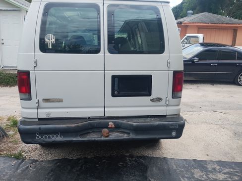 Used 2001 Ford E-250 and Econoline 250 RWD image 8