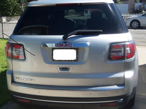 Used 2016 GMC Acadia SLE image 2