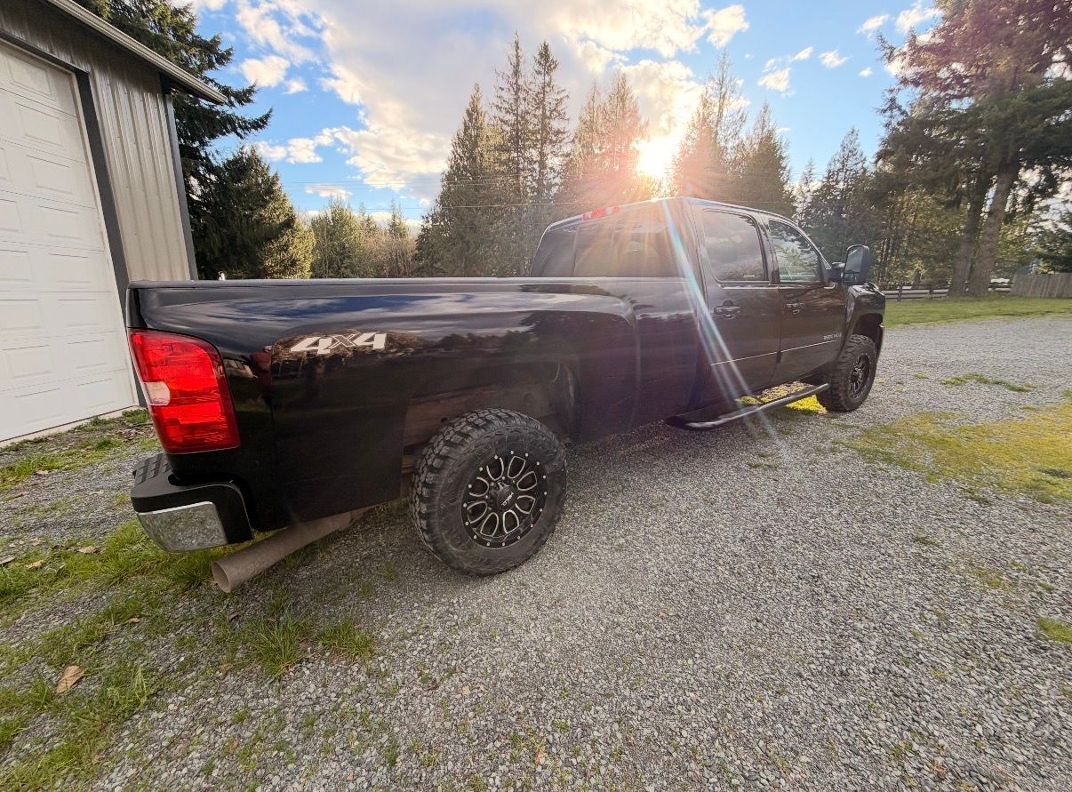 Used 2007 Chevrolet Silverado 2500 LTZ w/ Safety Package AWD/4WD image 5