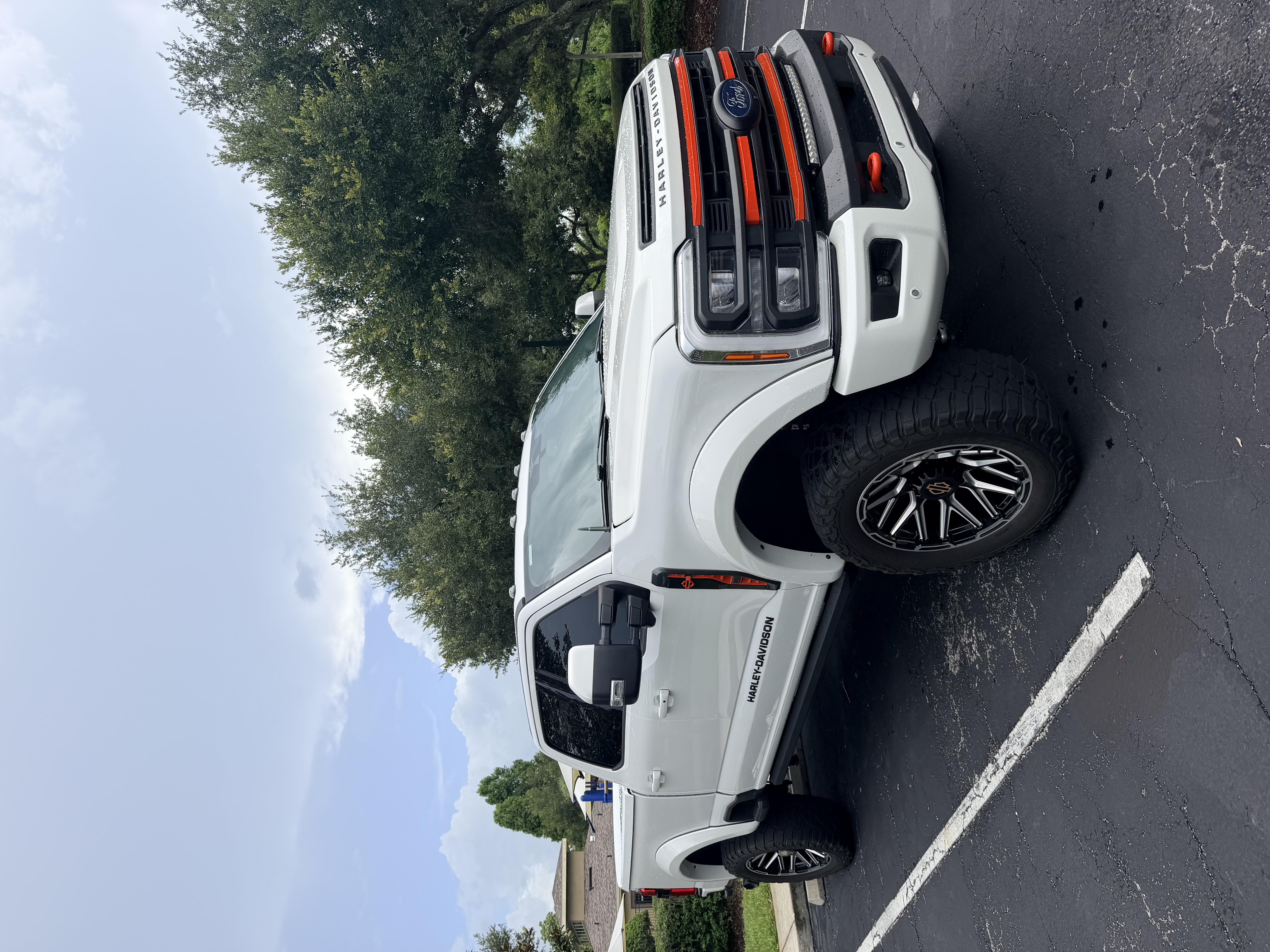 Used 2023 Ford F250 Lariat w/ Lariat Ultimate Package AWD/4WD image 4