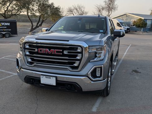 Used 2022 GMC Sierra 1500 SLT image 2