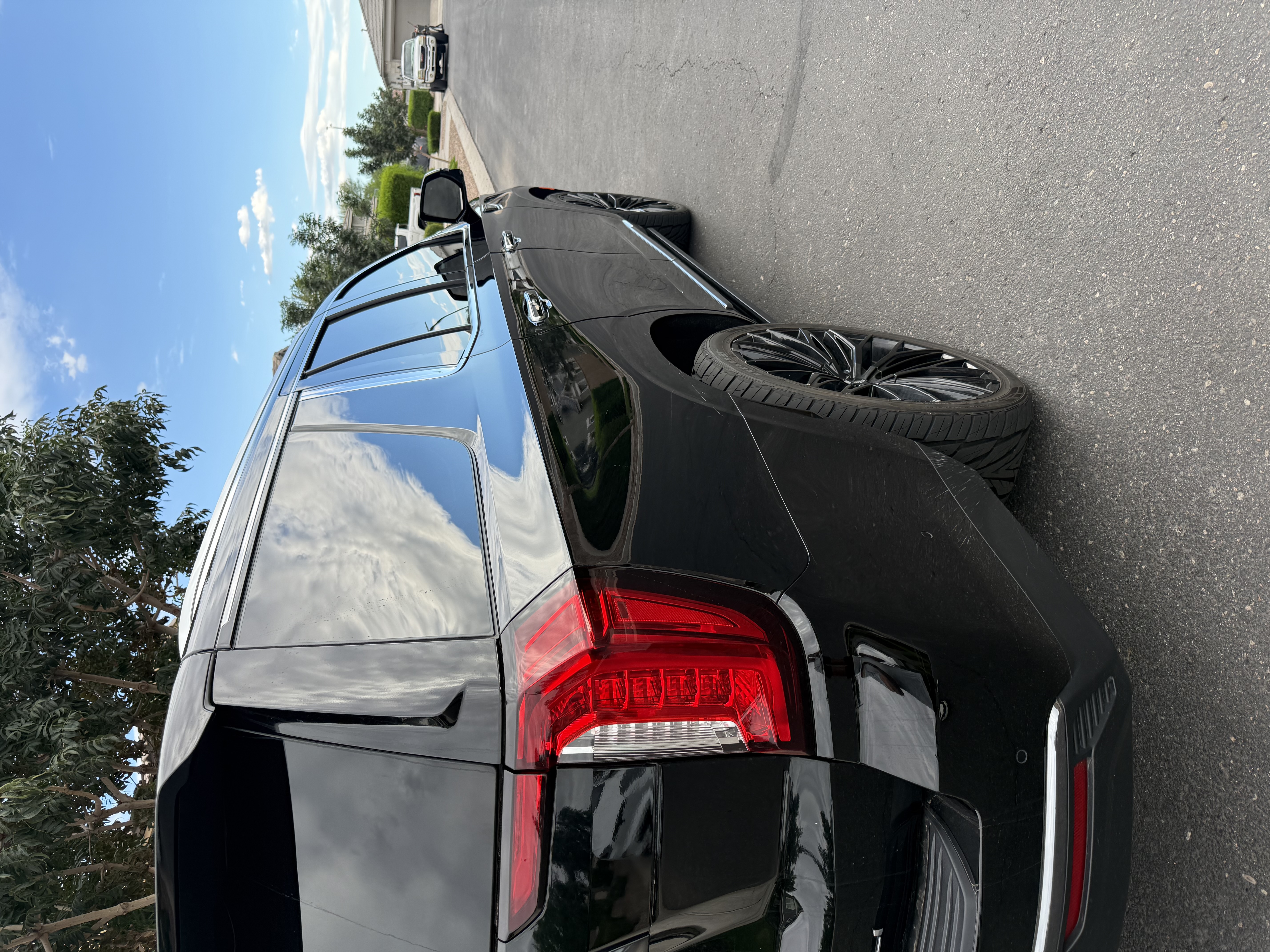 Used 2023 GMC Yukon Denali Ultimate AWD/4WD image 10