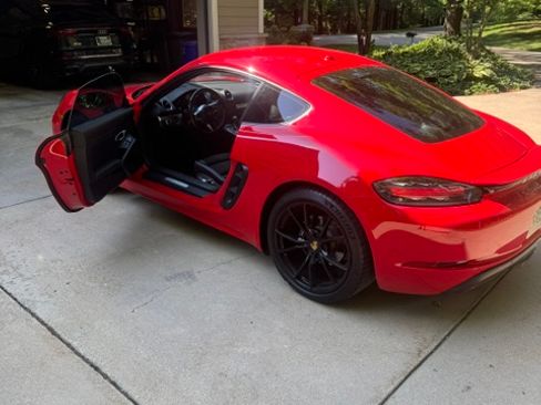 Used 2018 Porsche 718 Cayman RWD image 9