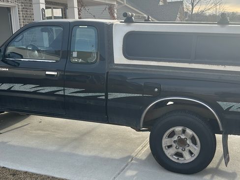 Used 1995 Toyota Tacoma SR5 image 5