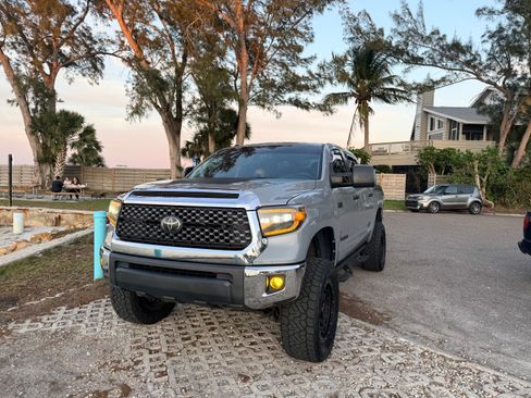 Used 2018 Toyota Tundra SR5 w/ SR5 Upgrade Package image 4