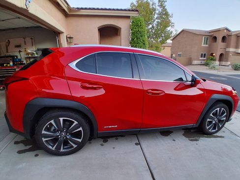 Used 2020 Lexus UX 250h w/ Accessory Package 2 AWD/4WD image 4