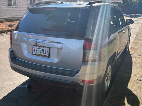 Used 2016 Jeep Compass Sport w/ Power Value Group FWD image 3