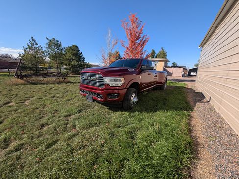 Used 2019 RAM 3500 Laramie image 12