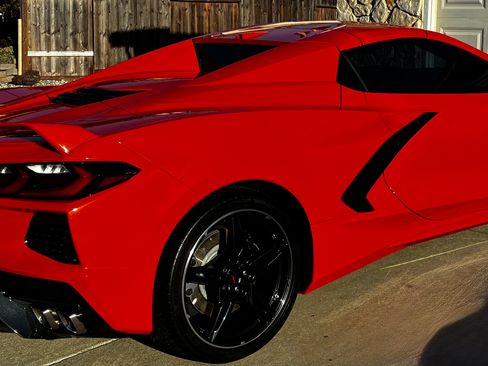 Used 2021 Chevrolet Corvette Stingray Convertible w/ Z51 Performance Package image 6