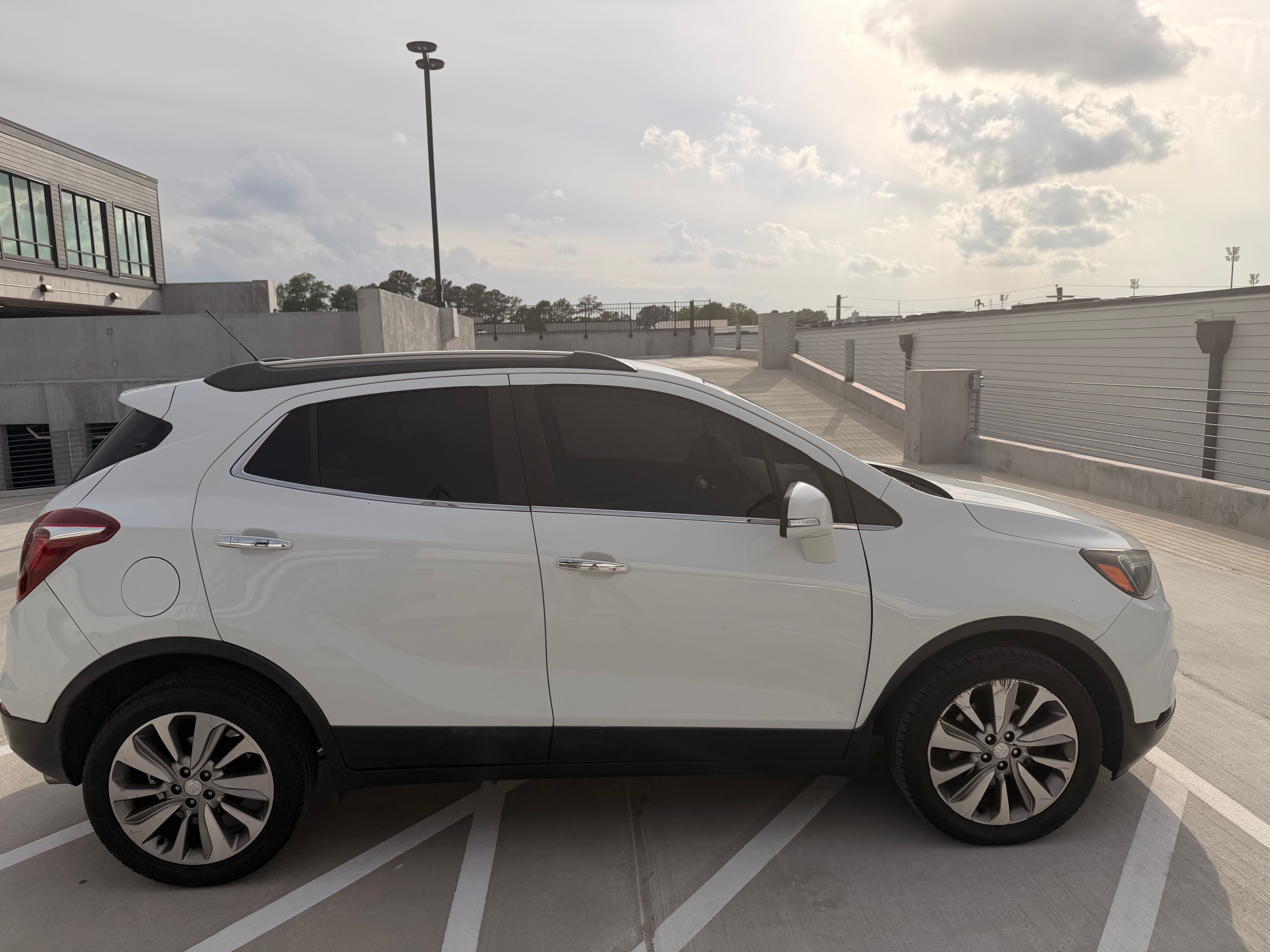 Used 2017 Buick Encore Preferred FWD image 1