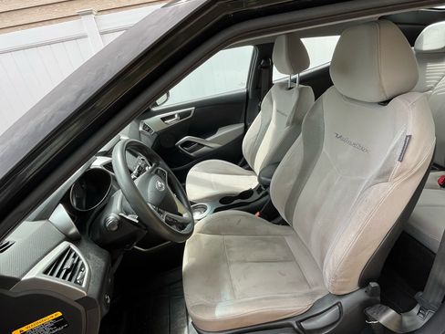 Used 2013 Hyundai Veloster FWD image 14
