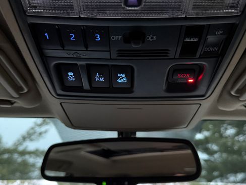 Used 2016 Toyota 4Runner Limited image 14