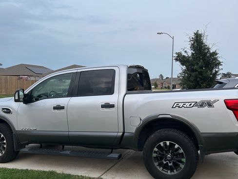 Used 2017 Nissan Titan PRO-4X AWD/4WD image 5