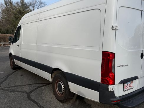 Used 2022 Mercedes-Benz Sprinter 2500 image 5