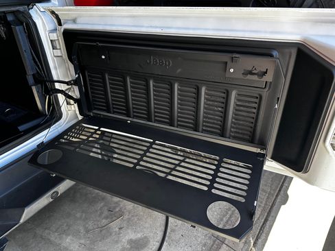 Used 2018 Jeep Wrangler Unlimited Sahara AWD/4WD image 25