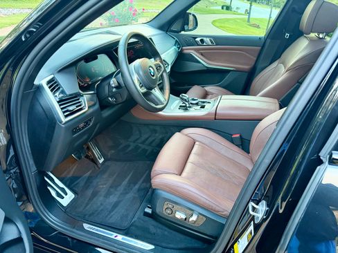 Used 2021 BMW X5 xDrive40i w/ M Sport Package image 11