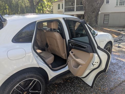 Used 2021 Porsche Macan image 13