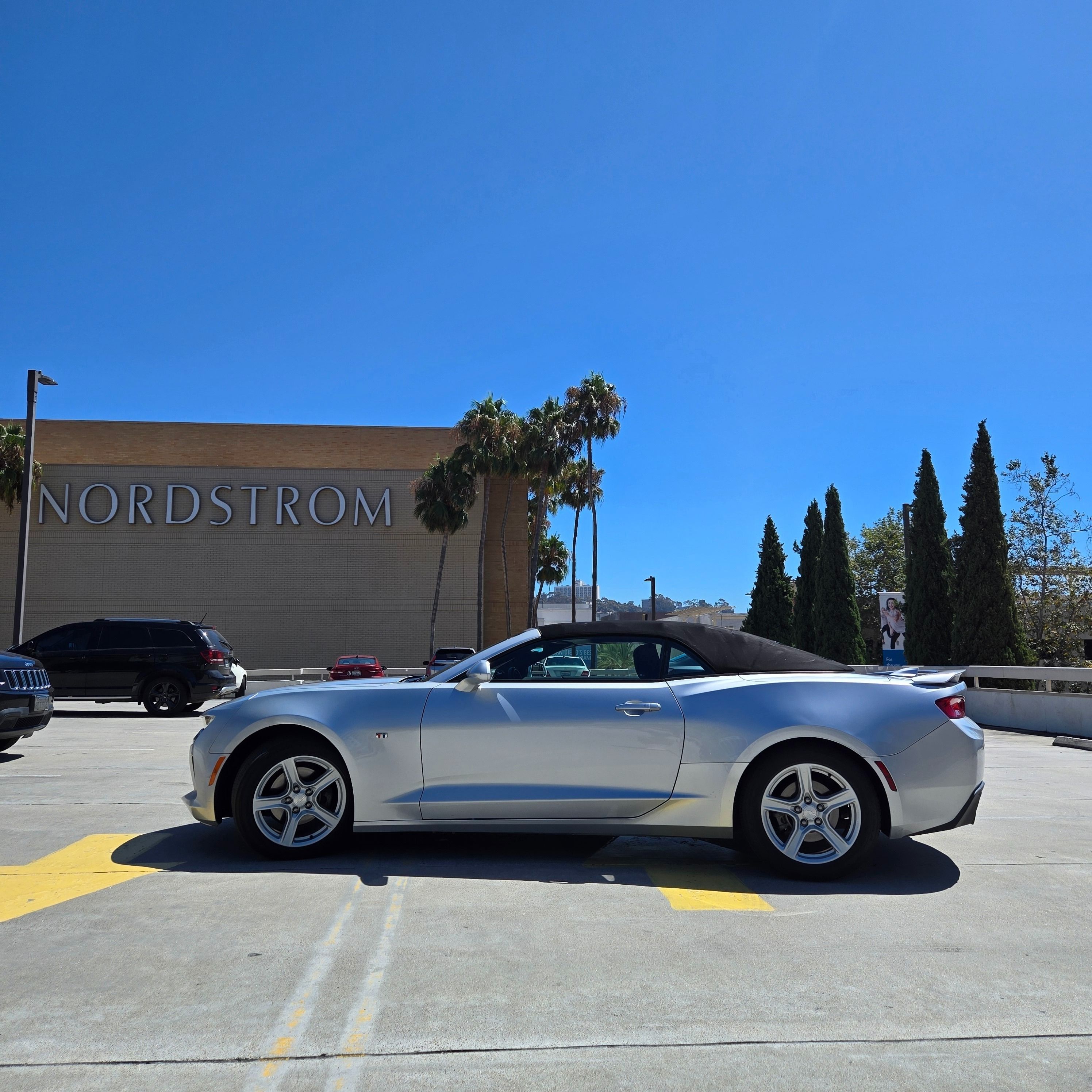 Used 2018 Chevrolet Camaro LT RWD image 1