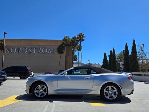Used 2018 Chevrolet Camaro LT image 1