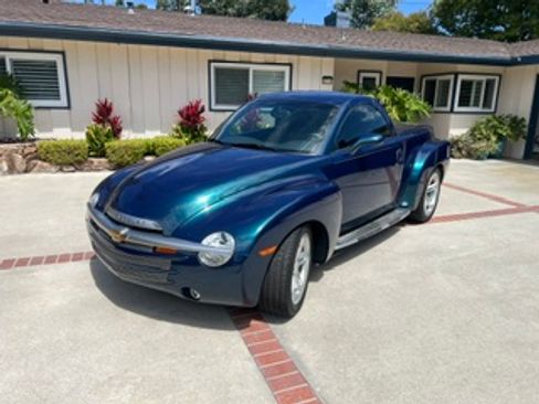 Used 2005 Chevrolet SSR w/ Preferred Equipment Group RWD image 4