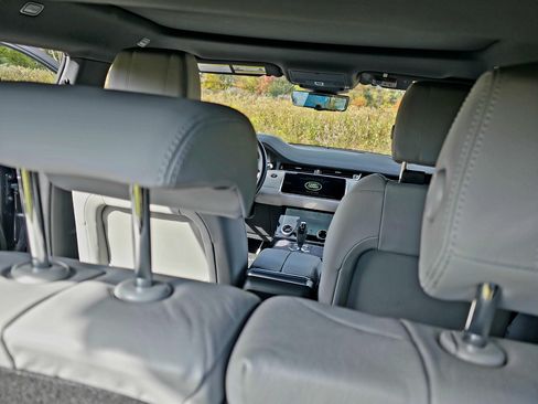 Used 2020 Land Rover Range Rover Evoque SE image 28