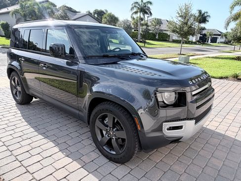 Used 2023 Land Rover Defender 110 SE AWD/4WD image 4