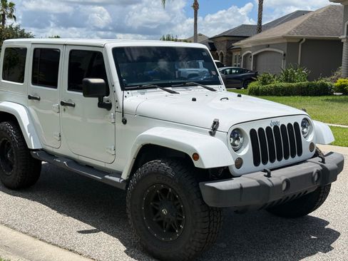 Used 2012 Jeep Wrangler Unlimited Sahara w/ Connectivity Group AWD/4WD image 6