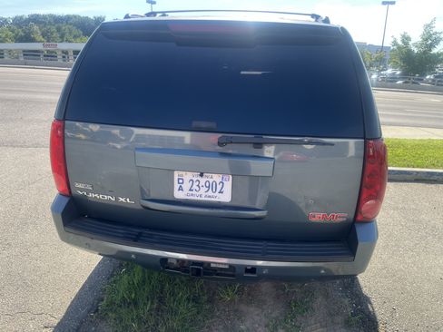 Used 2008 GMC Yukon XL SLT w/ SLT Preferred Equipment Group AWD/4WD image 5
