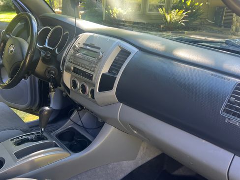 Used 2011 Toyota Tacoma PreRunner w/ TRD Sport Pkg RWD image 12