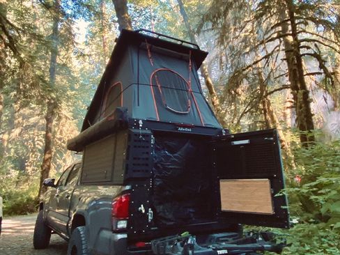 Used 2018 Toyota Tacoma TRD Sport image 2