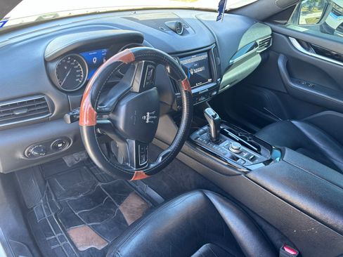 Used 2019 Maserati Levante image 8