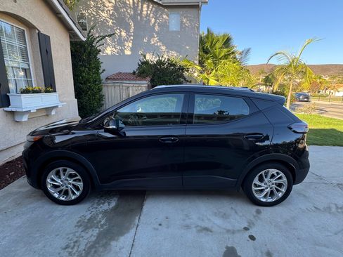 Used 2023 Chevrolet Bolt EUV LT w/ Driver Confidence Package FWD image 4