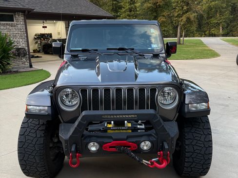 Used 2018 Jeep Wrangler Unlimited Sahara AWD/4WD image 5