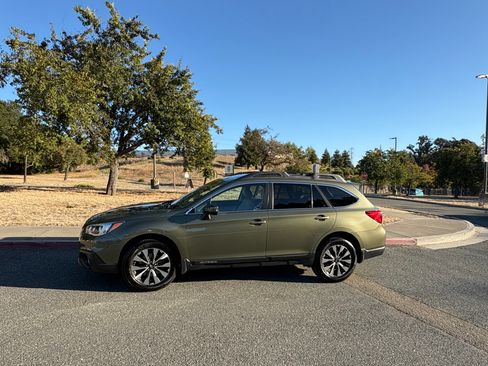 Used 2016 Subaru Outback 2.5i Limited AWD/4WD image 10