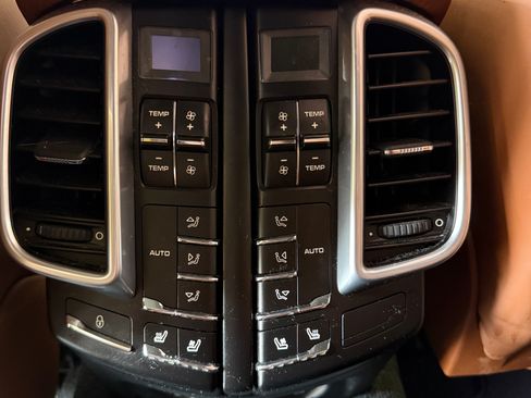 Used 2017 Porsche Cayenne AWD/4WD image 17