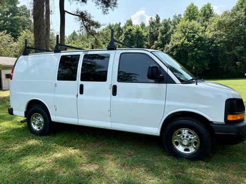 Used 2012 Chevrolet Express 2500 w/ Cold Climate Package RWD image 4