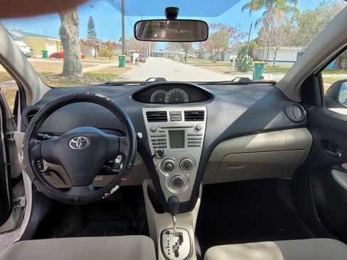 Used 2007 Toyota Yaris S image 9