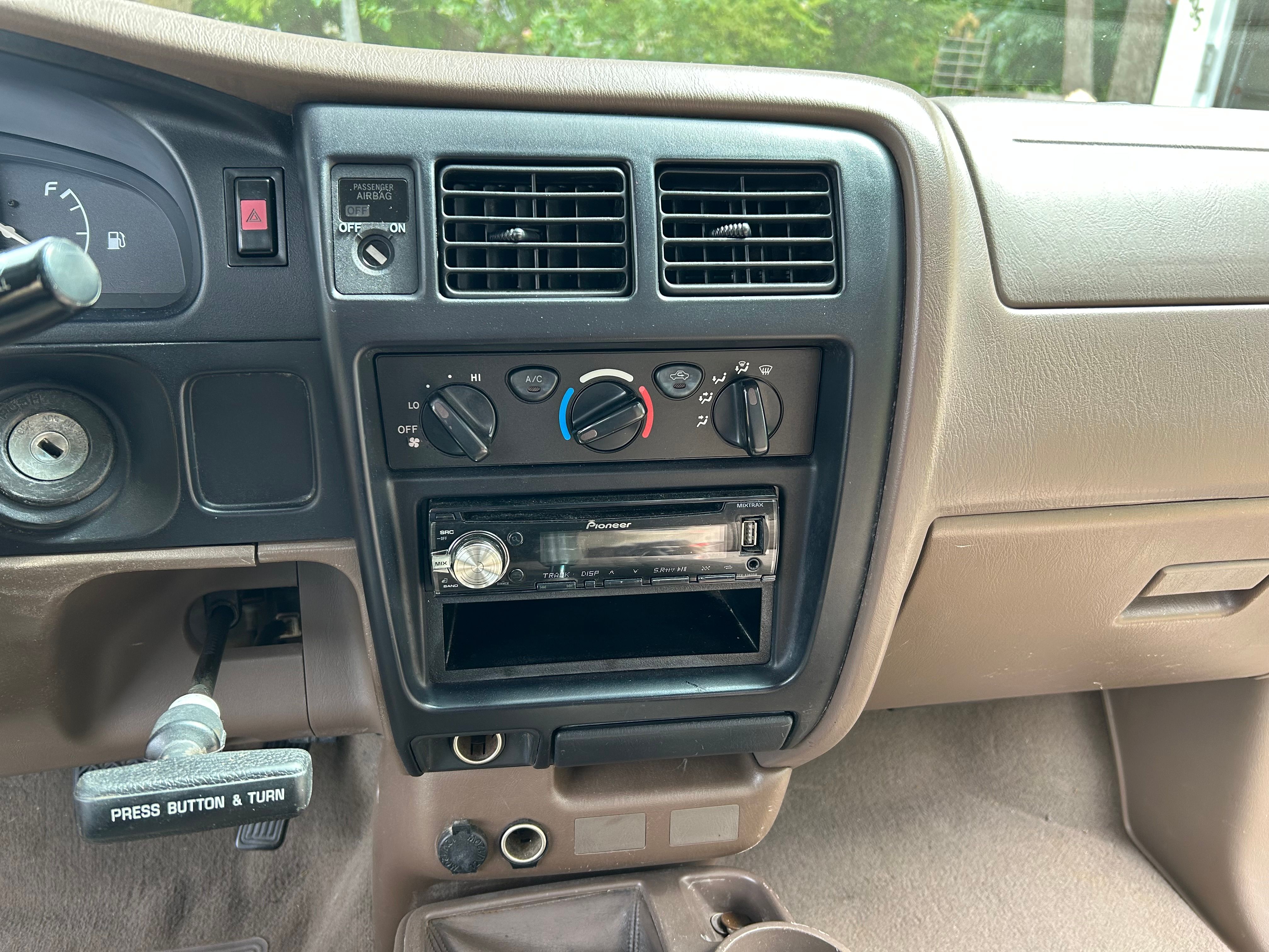 Used 2004 Toyota Tacoma 2WD Regular Cab image 15