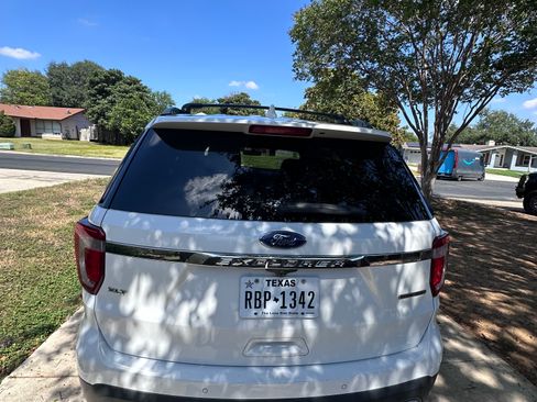 Used 2016 Ford Explorer XLT w/ Equipment Group 202A FWD image 4
