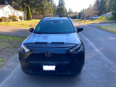 Used 2022 Toyota RAV4 XLE image 6