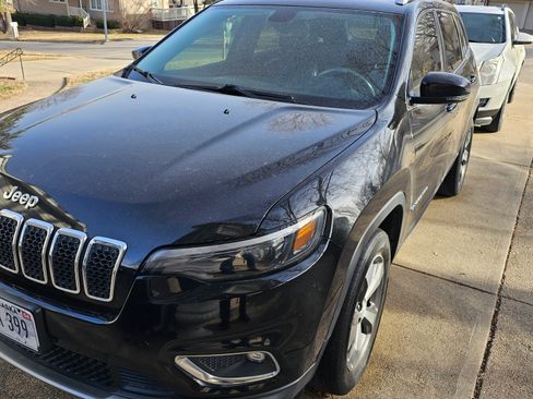 Used 2019 Jeep Cherokee Limited image 9