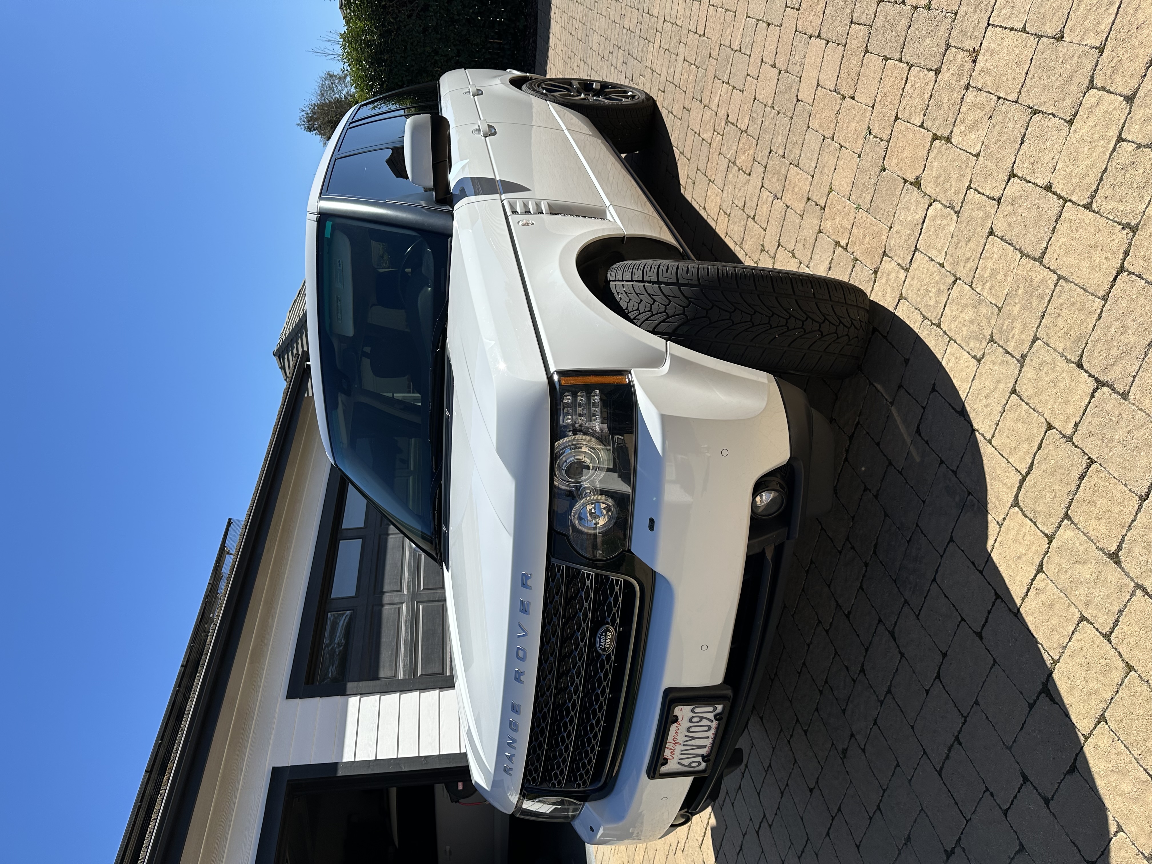 Used 2012 Land Rover Range Rover HSE AWD/4WD image 4