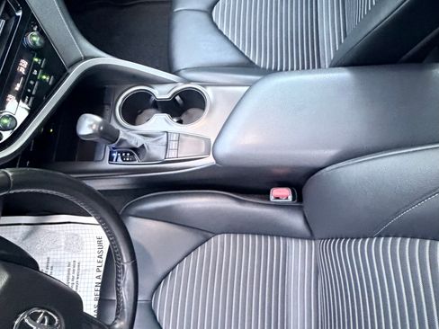 Used 2023 Toyota Camry SE w/ Audio Upgrade Package FWD image 5
