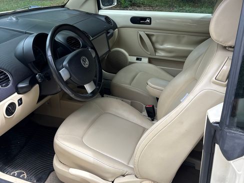 Used 2010 Volkswagen Beetle Convertible FWD image 8