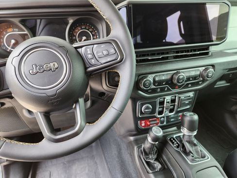 Used 2024 Jeep Wrangler Unlimited Sport image 27